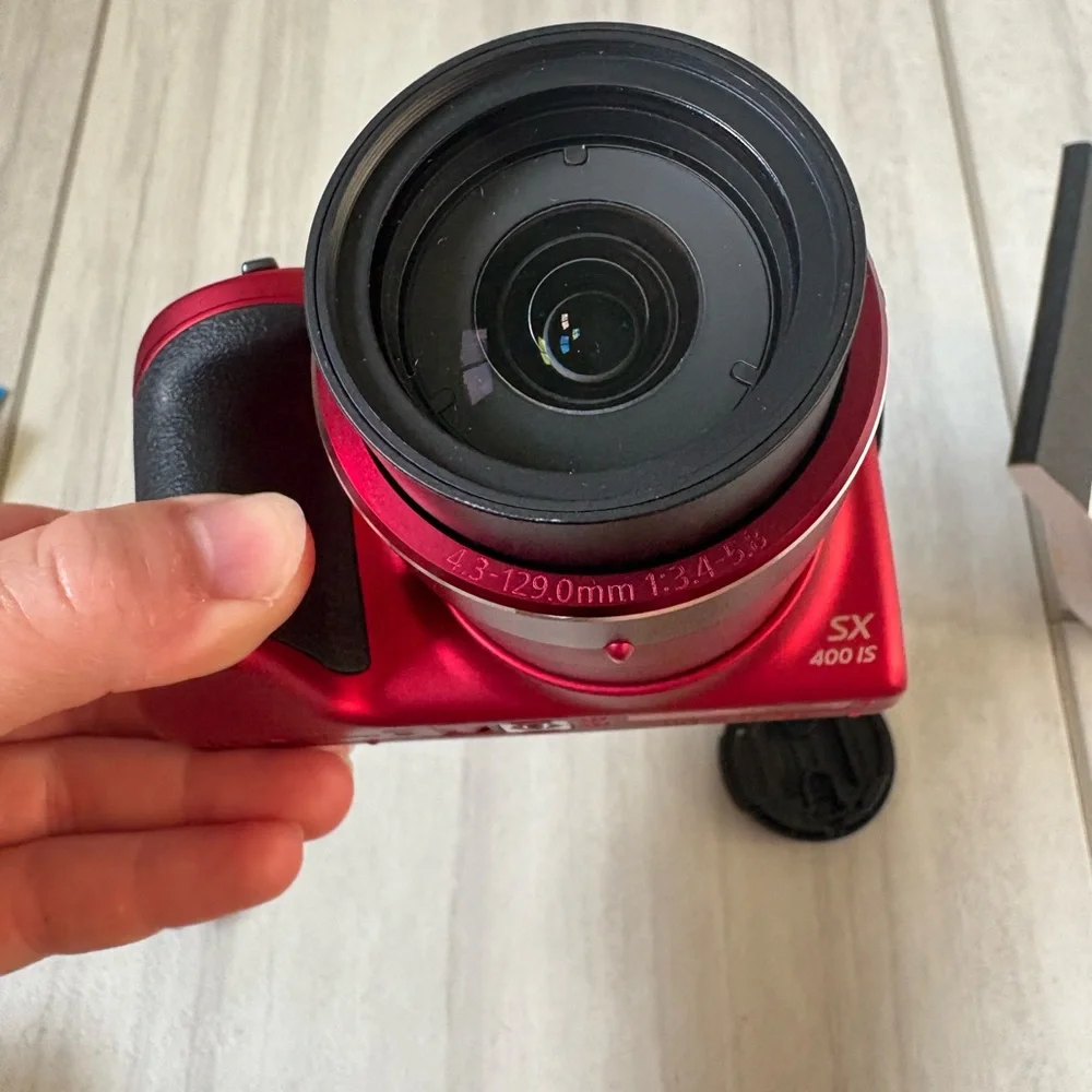 Canon PowerShot Sx400IS in red